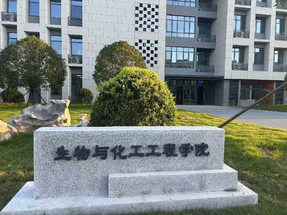 六盘水市扬州职业大学体育场高杆灯项目